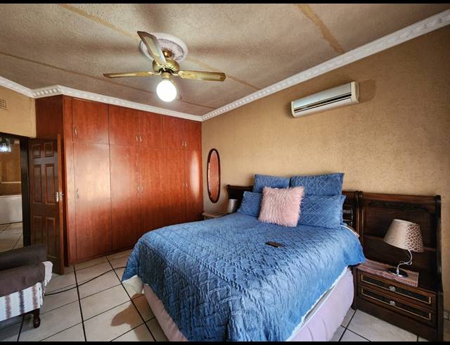 4 BEDROOM HOUSE FOR SALE IN VEREENIGING CENTRAL